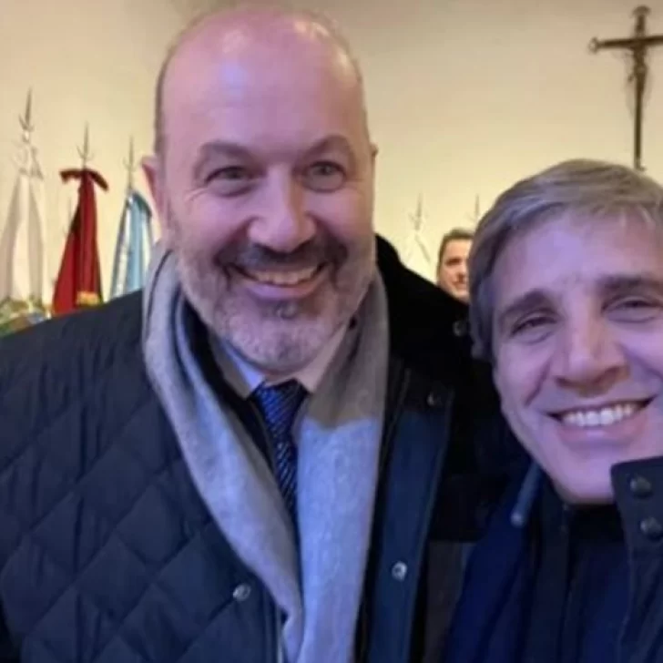 Luis Caputo y Federico Sturzenegger desmienten interna con una foto por el 9 de julio: “Así de peleados”