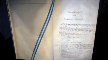 El ejemplar original de la Constitución Nacional de 1853 será parte de la firma del Pacto de Mayo