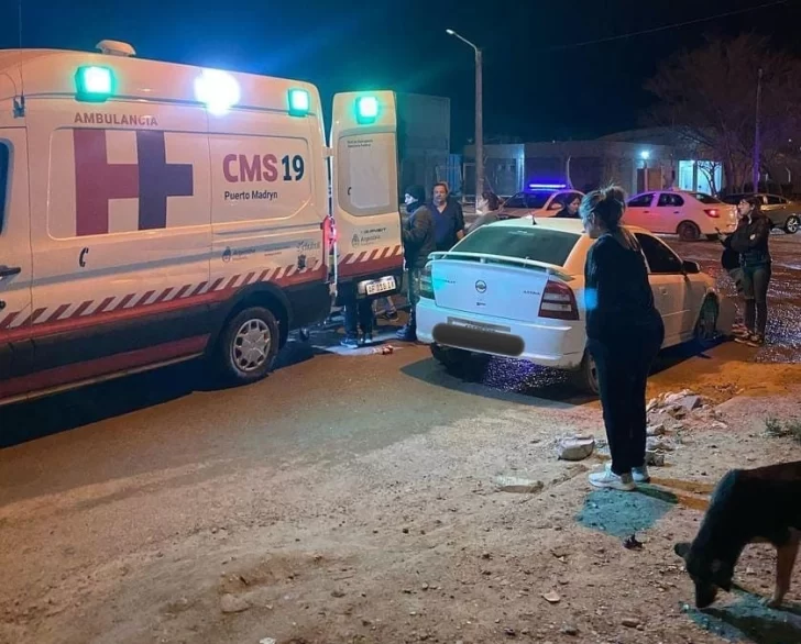 Una mujer embarazada chocó cuando iba al hospital y dio a luz en el asiento trasero del auto