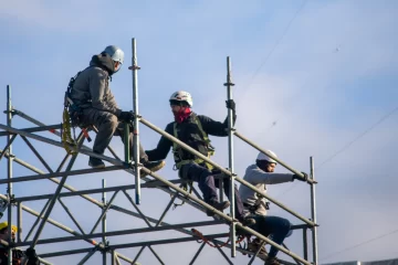 Comenzó el armado del gran escenario de la 3° Fiesta Provincial del Frío en Río Gallegos
