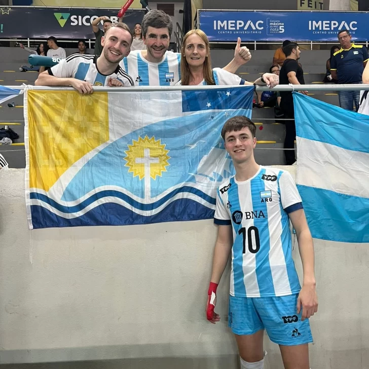 Gonzalo Pedernera fue titular en el debut argentino con victoria en el Sudamericano de vóley