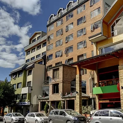 Un egresado de 17 años murió en Bariloche: cayó desde el sexto piso de un hotel
