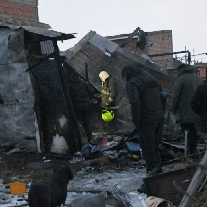 El fuego consumió una vivienda en barrio Madres a la Lucha 