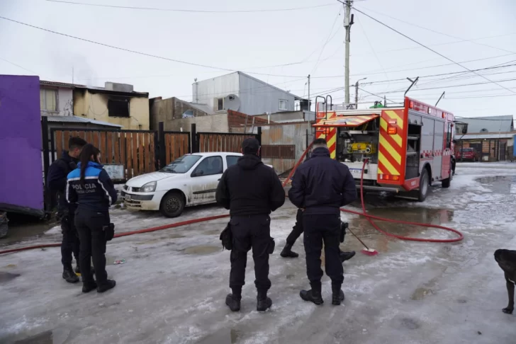 Un grave incendio destruyó una vivienda en Río Gallegos