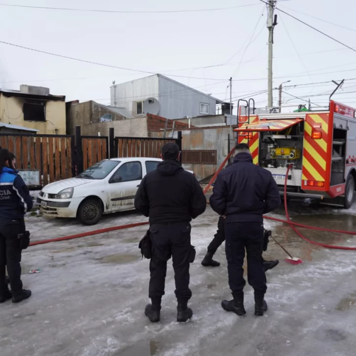 Un grave incendio destruyó una vivienda en Río Gallegos