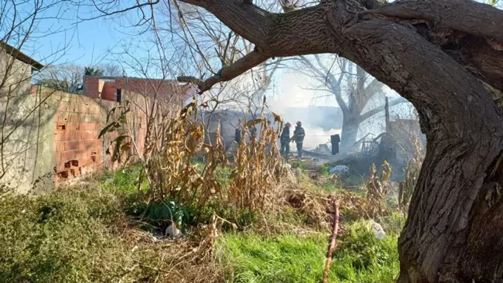 Una joven de 24 años murió quemada al intentar apagar un incendio en la casa de su vecino