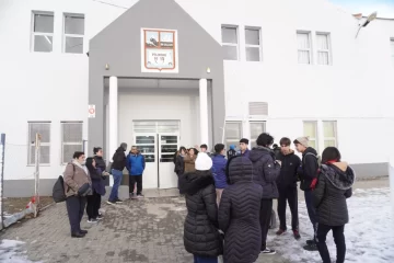 Padres y alumnos de la Colegio Secundario N° 19 reclamaron por problemas edilicios