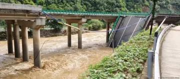 Video. Derrumbe de un puente en China deja una docena de muertos