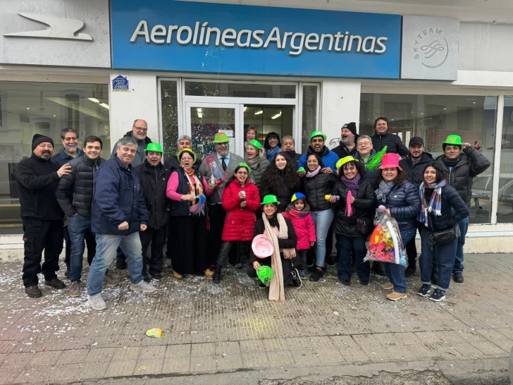 Se jubiló tras más de 40 años en Aerolíneas Argentinas y contó su historia: “Surgen muchos recuerdos, muchas experiencias”