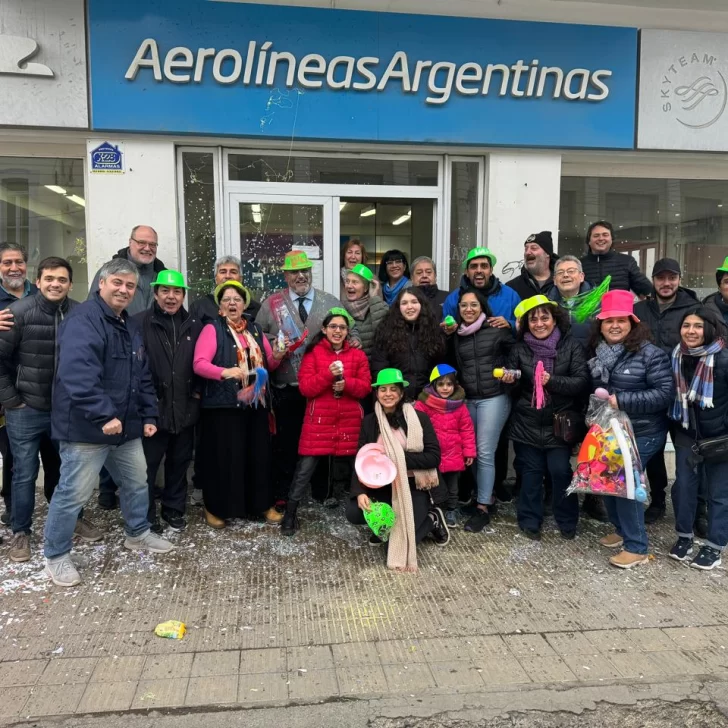 Se jubiló tras más de 40 años en Aerolíneas Argentinas y contó su historia: “Surgen muchos recuerdos, muchas experiencias”