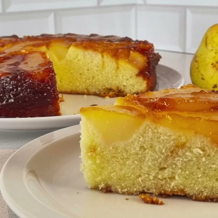 Receta de tarta invertida de pera: un reemplazo económico de la manzana