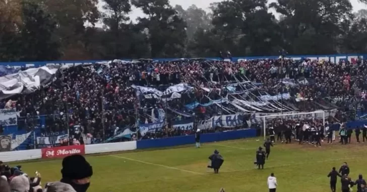 Una mujer murió tras un tiroteo entre barras de Almagro y Estudiantes de Buenos Aires