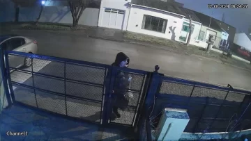 Escracharon a un delincuente que intenta robar casas y autos estacionados en el barrio Codepro II