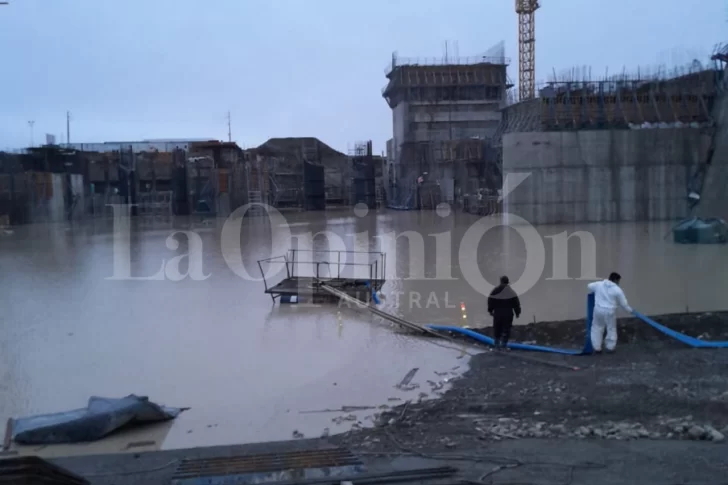 Así trabajan contra el deshielo e inundaciones en la obra de la represa Jorge Cepernic