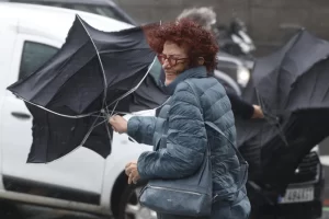 Miércoles con ráfagas que superarán los 100 km/h y lluvias intensas en Santa Cruz