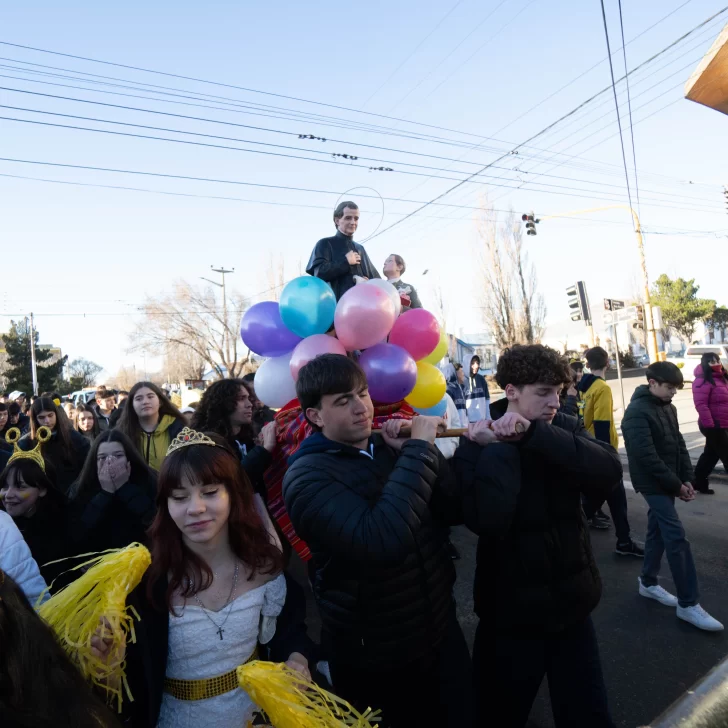 Multitudinaria procesión en homenaje a Don Bosco, santo patrono de la Patagonia