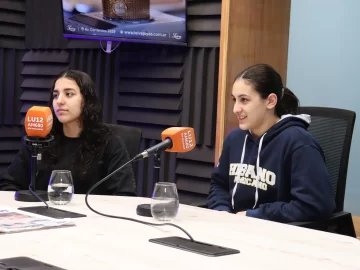 Las nadadoras Dana García y Lourdes Biccoca necesitan ayuda para competir con la selección en Brasil