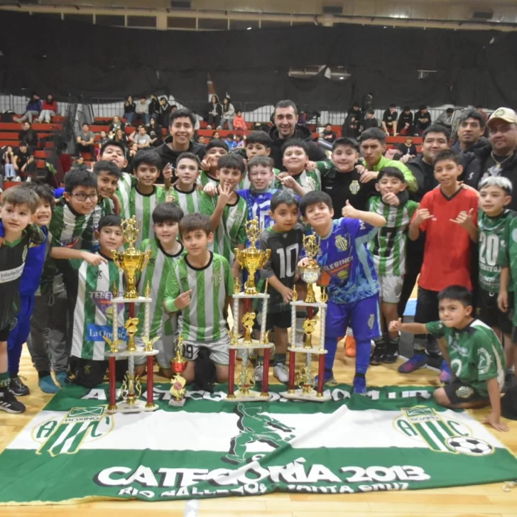 Festejos y premiación de los campeones 2010 y 2012 de la Liga Municipal