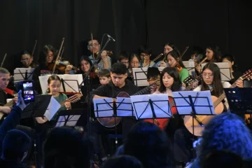 A sala llena, la Orquesta Latinoamericana San Benito celebró 16 años