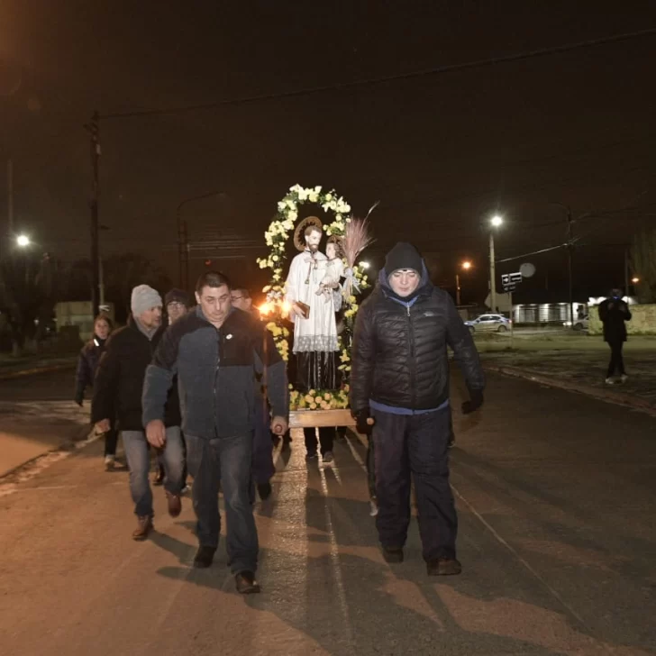 Día de San Cayetano: con procesión y misa de medianoche, los fieles de Río Gallegos renovaron su fe en el patrono del trabajo