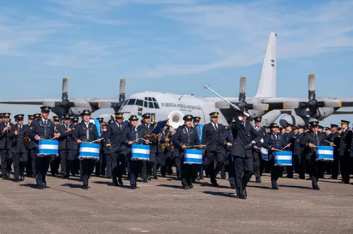 Petri-presidio-la-ceremonia-por-el-112°-aniversario-de-la-creacion-de-la-Fuerza-Aerea-Argentina-3-728x484