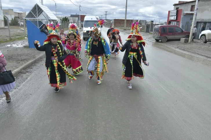 Procesion-virgen-de-urkupina-2024-4-728x485