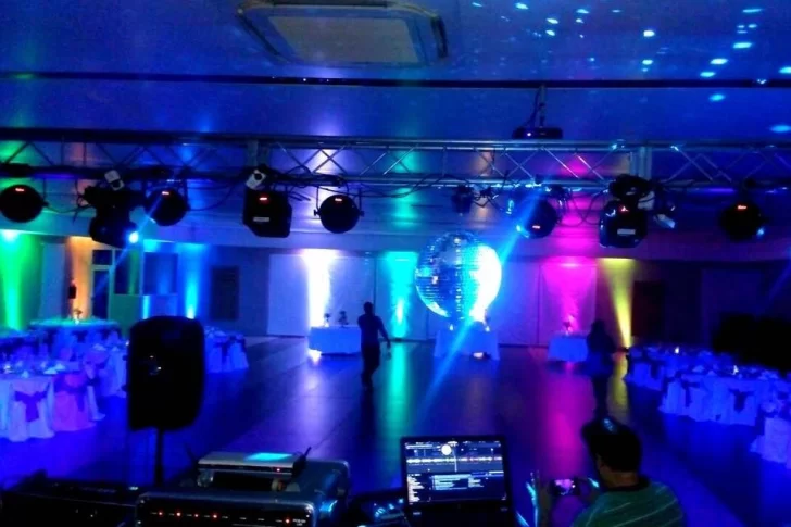 Los salones de fiestas dejarán de pagar a SADAIC por pasar música en eventos privados