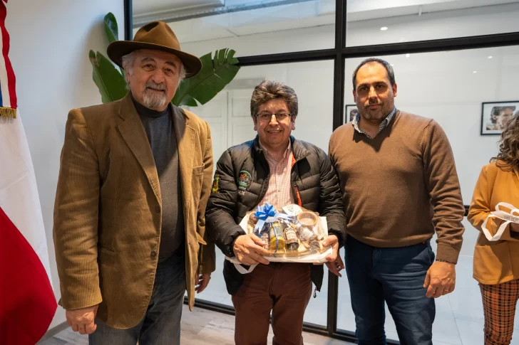 Othar Macharashvili recibió a una comitiva de Chile que llegó a la Expo Turismo de Comodoro Rivadavia