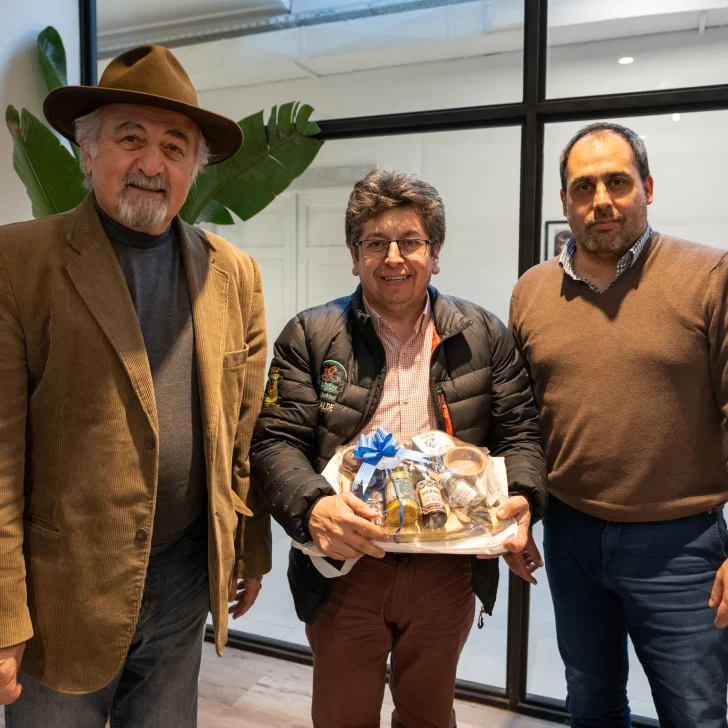 Othar Macharashvili recibió a una comitiva de Chile que llegó a la Expo Turismo de Comodoro Rivadavia