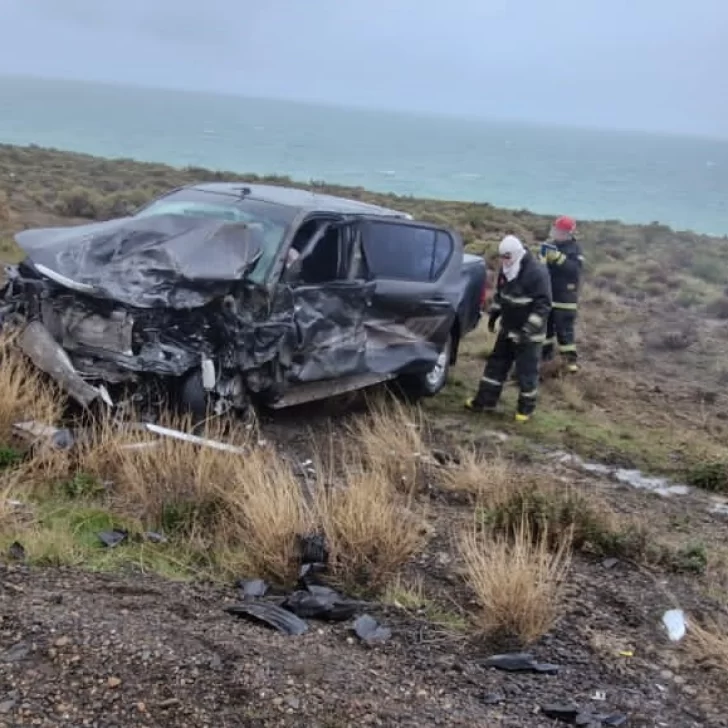 La pareja de efectivos y el empleado petrolero que se accidentaron en ruta 3 están fuera de peligro