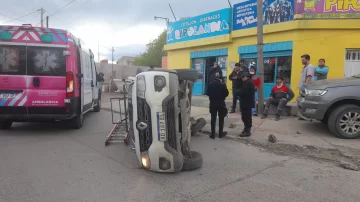 Caleta Olivia: buscan al conductor de una camioneta Ford que chocó un auto y se dio a la fuga