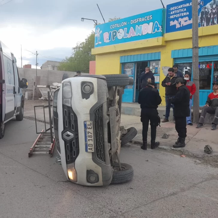 Caleta Olivia: buscan al conductor de una camioneta Ford que chocó un auto y se dio a la fuga