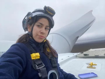 Bianca Vilca, la ingeniera de Santa Cruz que conquista las alturas de los molinos eólicos de la Patagonia