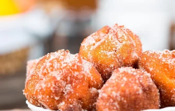 Rosquitas y buñuelos dulces: dos recetas fáciles y económicas para la merienda