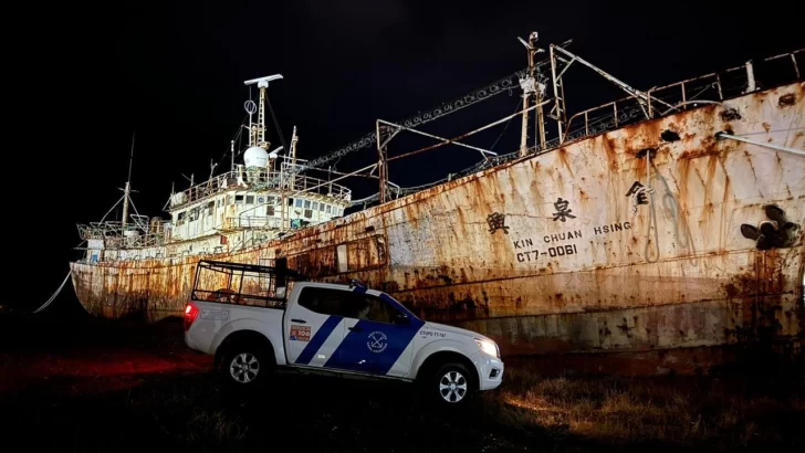 Prefectura detuvo a tres hombres intentando robar cableado de un buque en Puerto Deseado