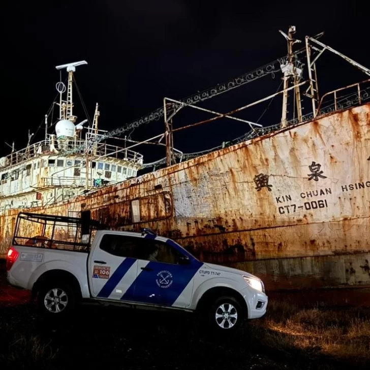 Prefectura detuvo a tres hombres intentando robar cableado de un buque en Puerto Deseado