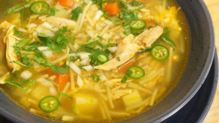 caldo-de-pollo-728x410