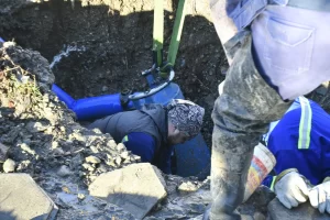 Se rompió un caño de agua en Río Gallegos y piden cuidar el consumo