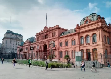 Crisis financiera global: En Casa Rosada “no preocupa” por ahora su efecto en la brecha cambiaria y el riesgo país