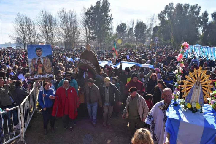 Miles de fieles celebran el natalicio de Ceferino Namuncurá en la Patagonia