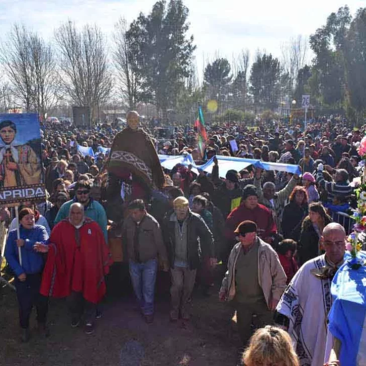 Miles de fieles celebran el natalicio de Ceferino Namuncurá en la Patagonia