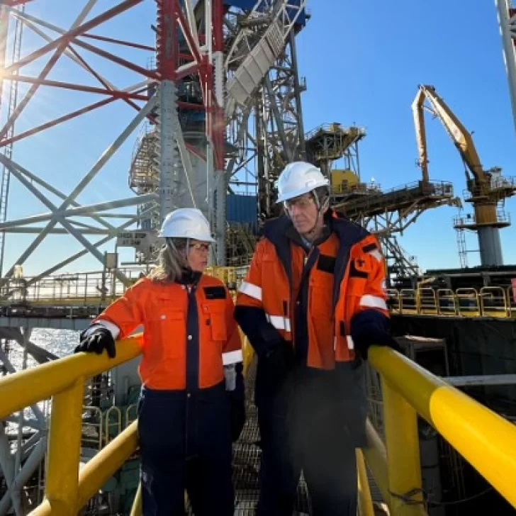 El secretario de Energía visitó la plataforma offshore Fénix en Tierra del Fuego