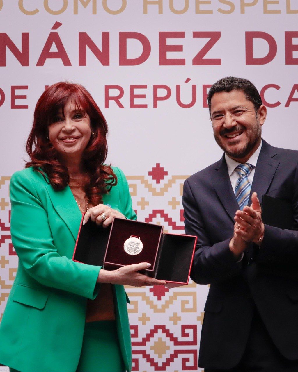 cristina-fernandez-de-kirchner-reconocimiento-en-mexico-1-582x728