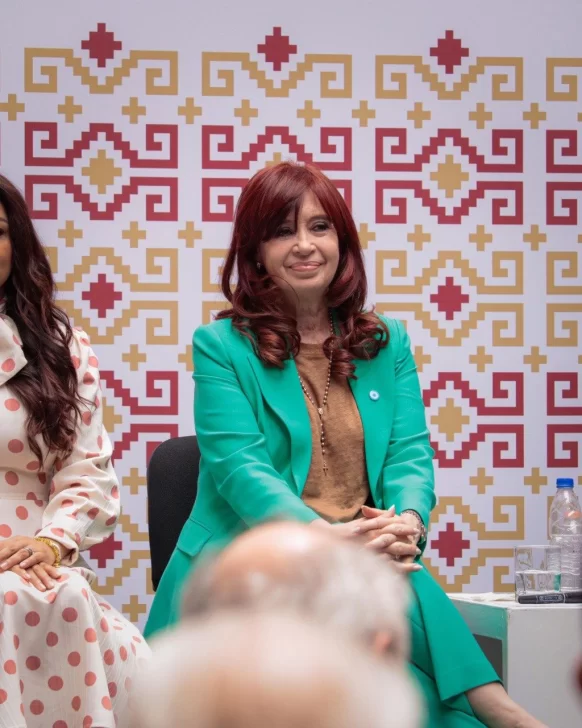 cristina-fernandez-de-kirchner-reconocimiento-en-mexico-2-582x728
