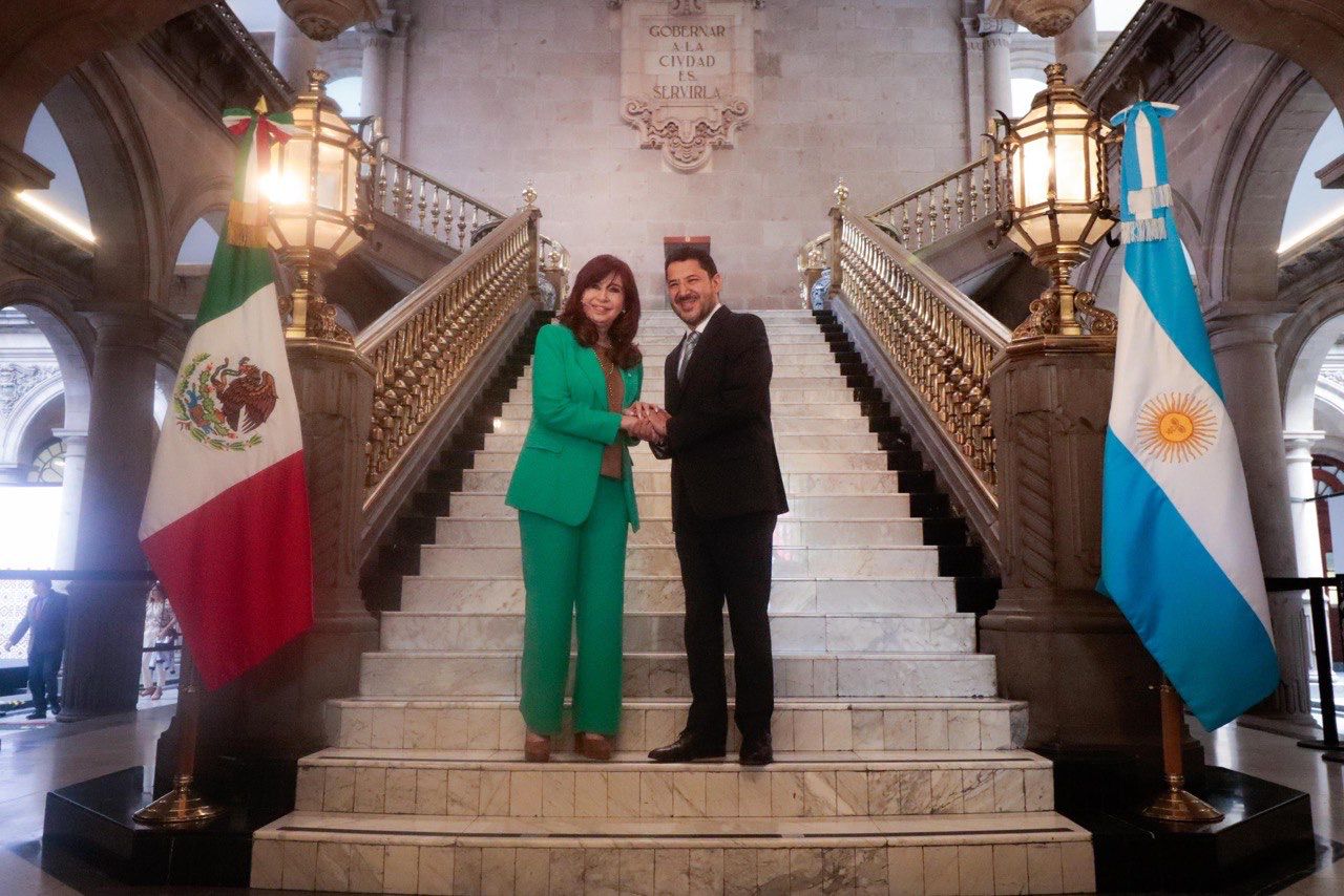 cristina-fernandez-de-kirchner-reconocimiento-en-mexico-6-728x486