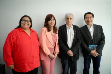 Cristina Kirchner se reunió con dirigentes políticos e intelectuales en México