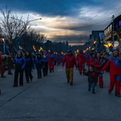 Concurso de hacheros y un emocionante desfile de antorchas: así se vivió la 43° Edición de la Fiesta Nacional del Montañés