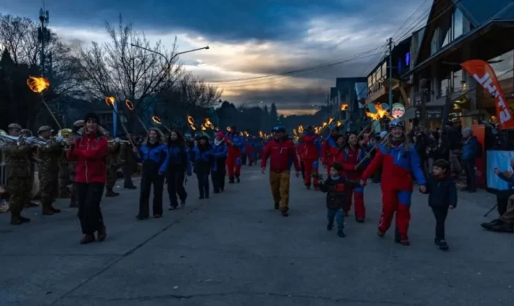 Concurso de hacheros y un emocionante desfile de antorchas: así se vivió la 43° Edición de la Fiesta Nacional del Montañés