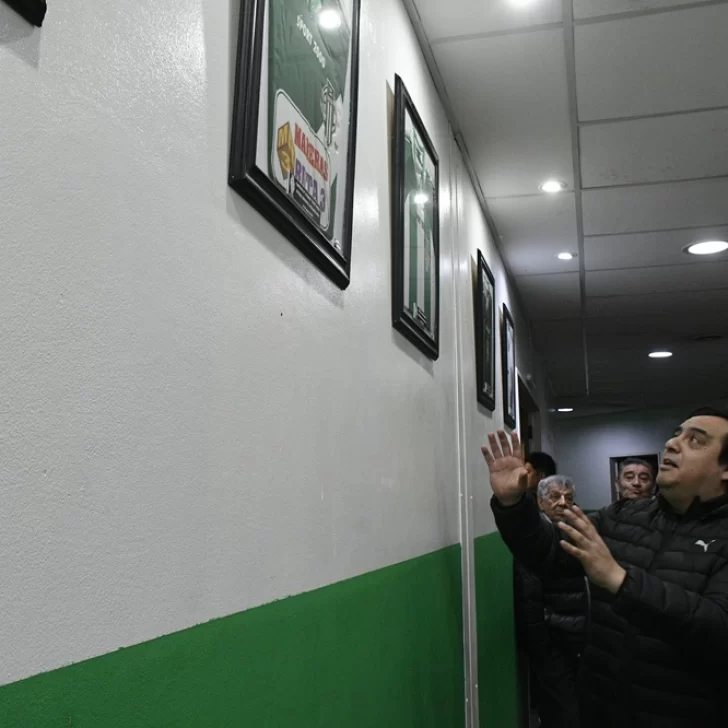 ¡Felices 104 años!: Boxing Club inauguró su galería de camisetas