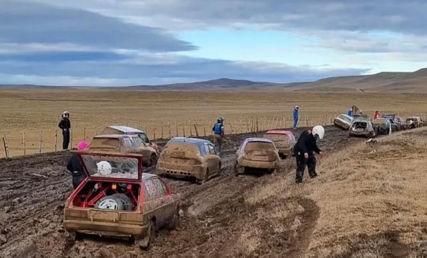 Más de 60 autos quedaron empantanados en el Gran Premio de la Hermandad y piden la renuncia de la comisión directiva